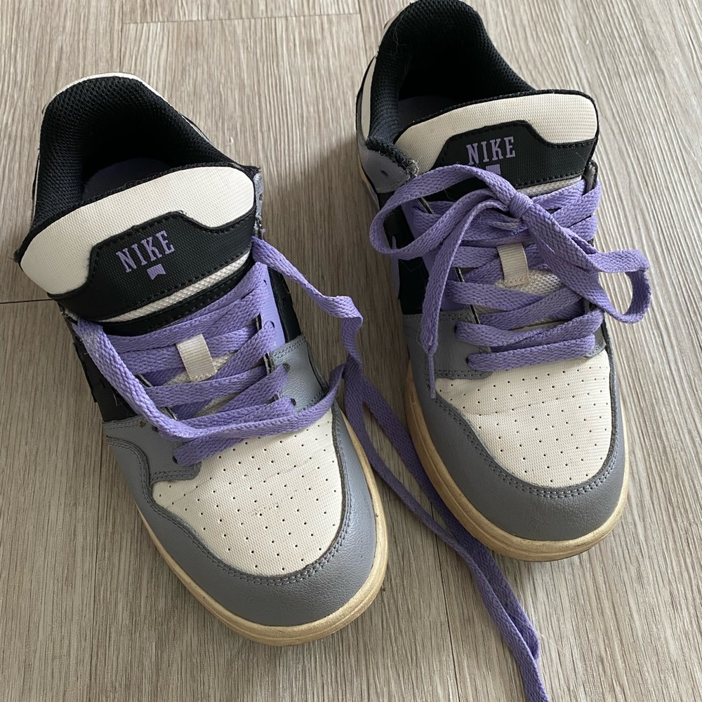 Nike Purple and Gray Sneakers Low-Top Athletic Shoes